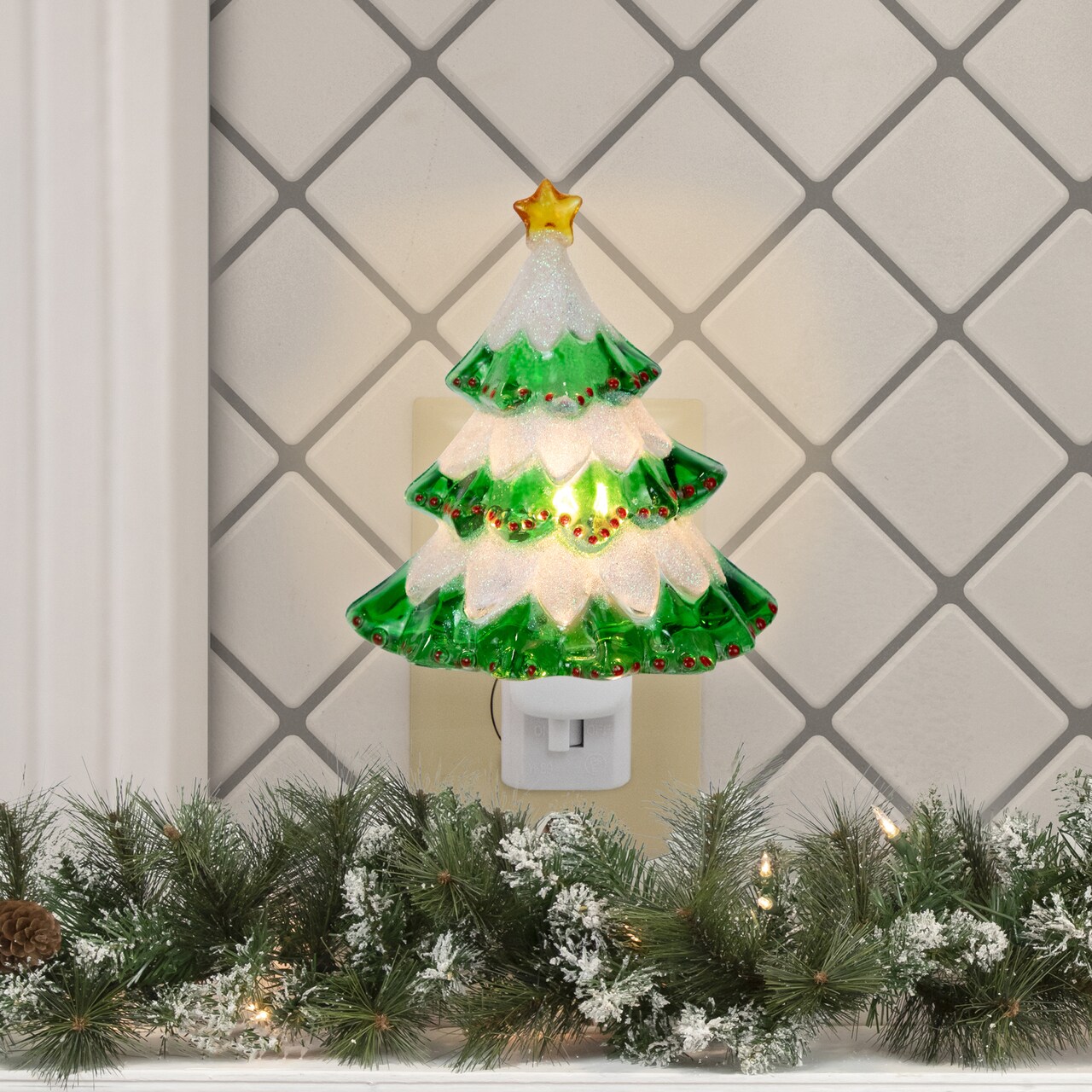 Northlight Glittered Christmas Tree with Star Topper Night Light - 5.75" - Green and White
